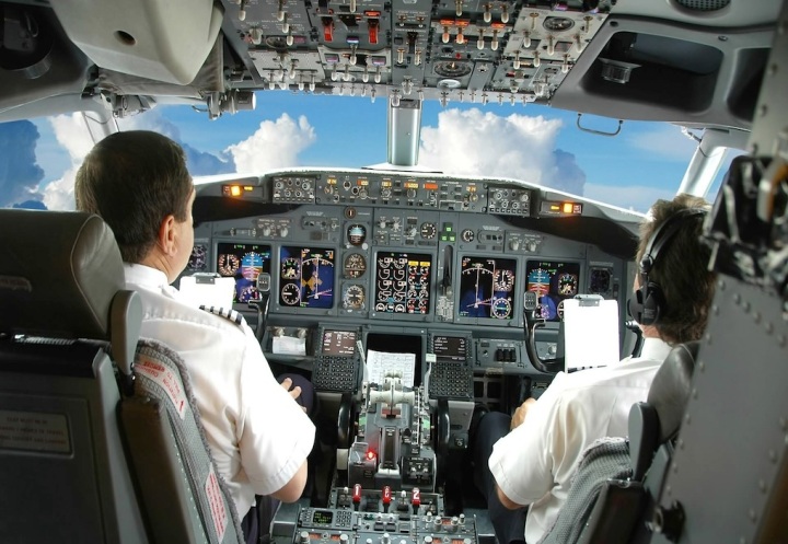 Airplane-Cockpit-With-Pilot